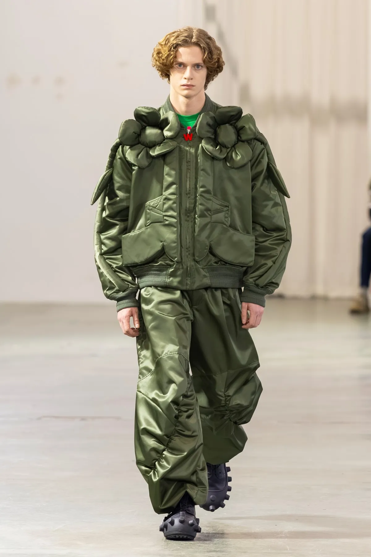 Walter Van Beirendonck Automne 2026 : manifeste de jeunesse rebelle entre art brut et tailoring