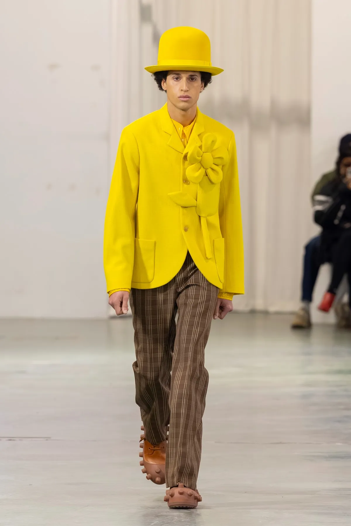 Walter Van Beirendonck Automne 2026 : manifeste de jeunesse rebelle entre art brut et tailoring