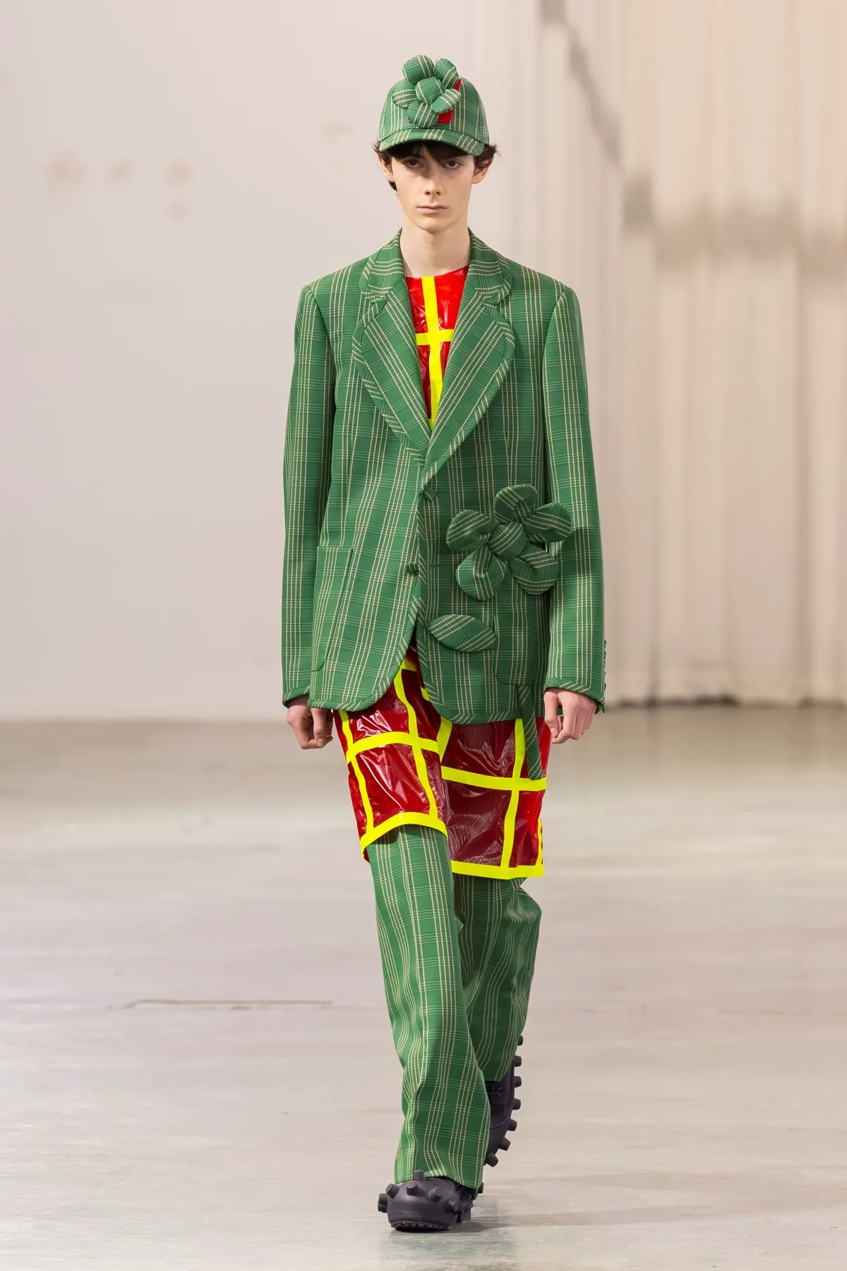 Walter Van Beirendonck Automne 2026 : manifeste de jeunesse rebelle entre art brut et tailoring