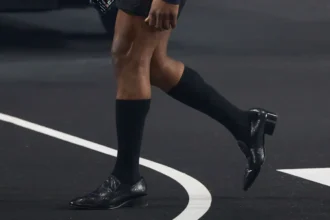 Willy Chavarria passe à la chaussure : un premier pas très maîtrisé