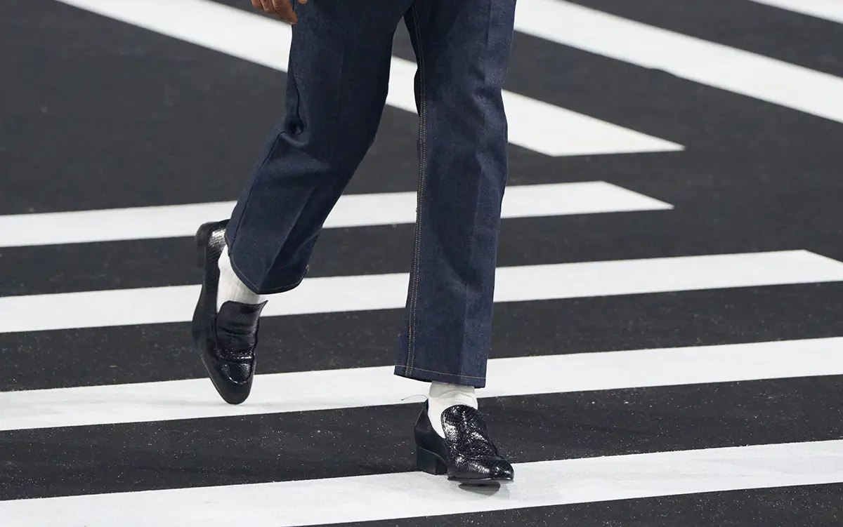 Willy Chavarria passe à la chaussure : un premier pas très maîtrisé