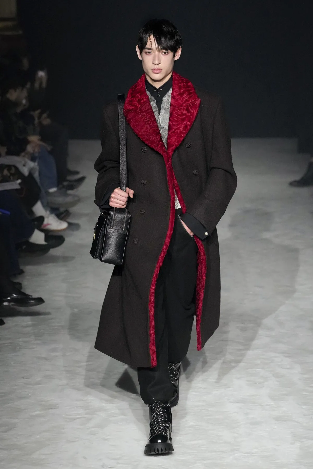 WOOYOUNGMI Automne 2026, ou l’art de s’habiller contre l’hiver