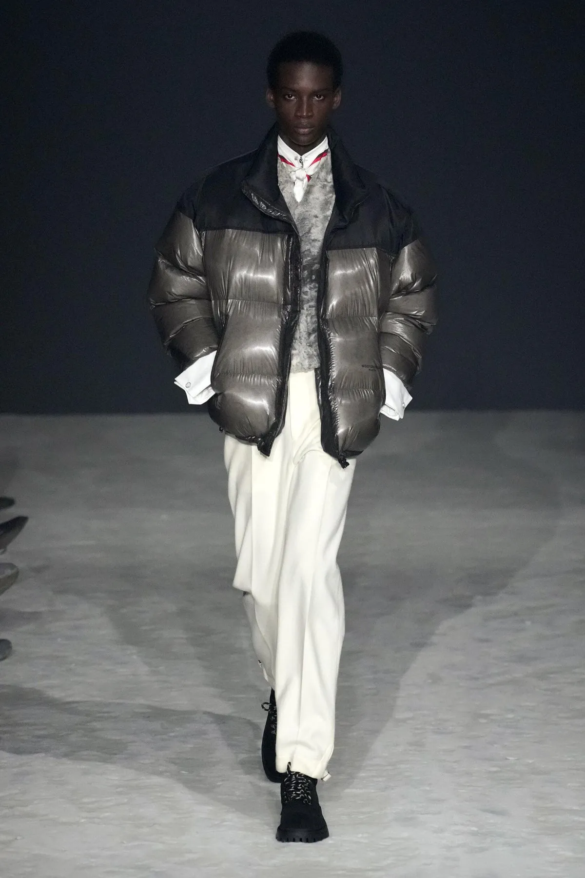 WOOYOUNGMI Automne 2026, ou l’art de s’habiller contre l’hiver