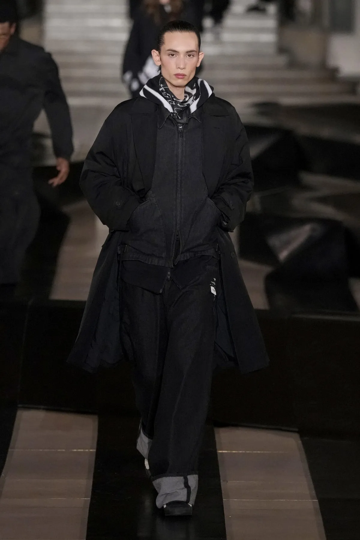 Y-3 automne 2026 : Yohji Yamamoto propulse la mode masculine à haute vitesse