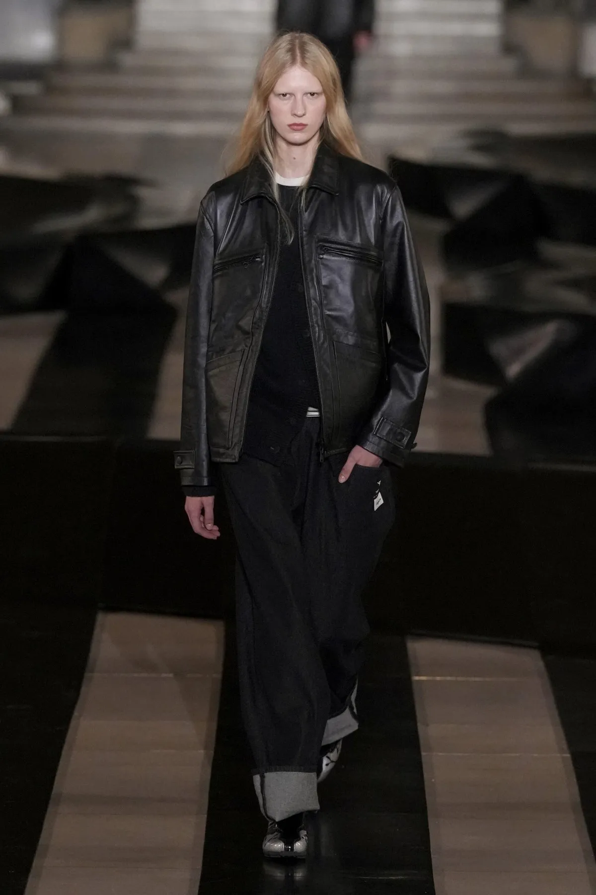 Y-3 automne 2026 : Yohji Yamamoto propulse la mode masculine à haute vitesse