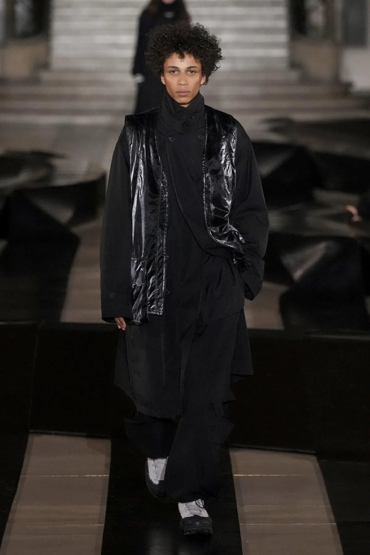 Y-3 automne 2026 : Yohji Yamamoto propulse la mode masculine à haute vitesse