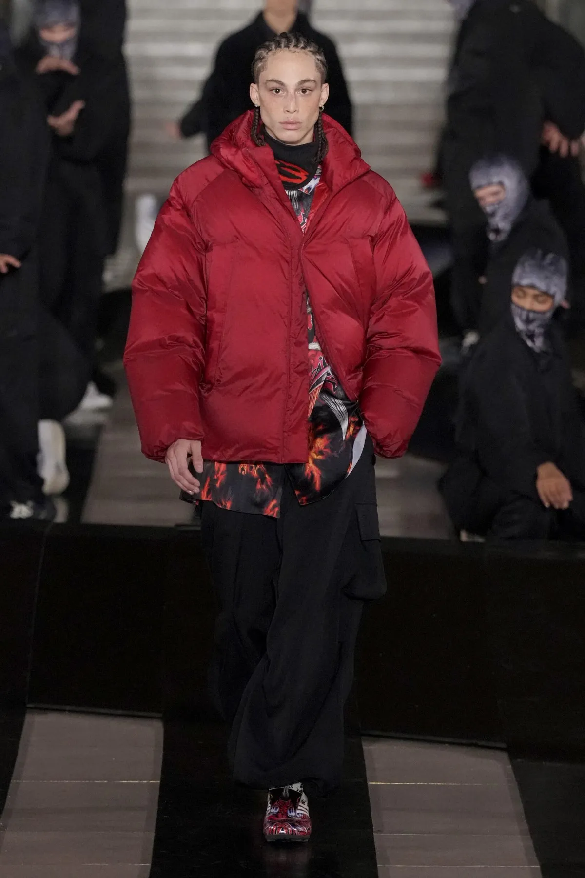 Y-3 automne 2026 : Yohji Yamamoto propulse la mode masculine à haute vitesse
