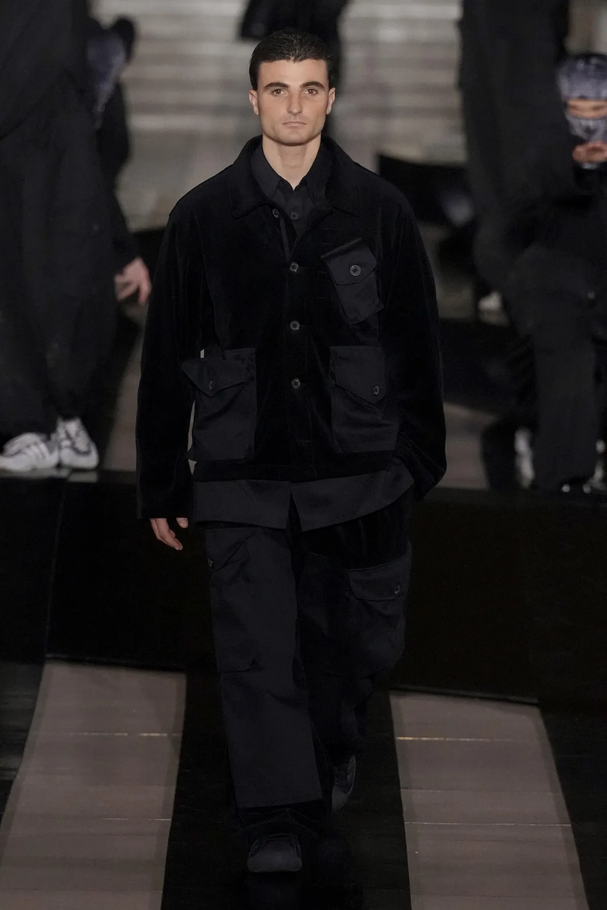 Y-3 automne 2026 : Yohji Yamamoto propulse la mode masculine à haute vitesse