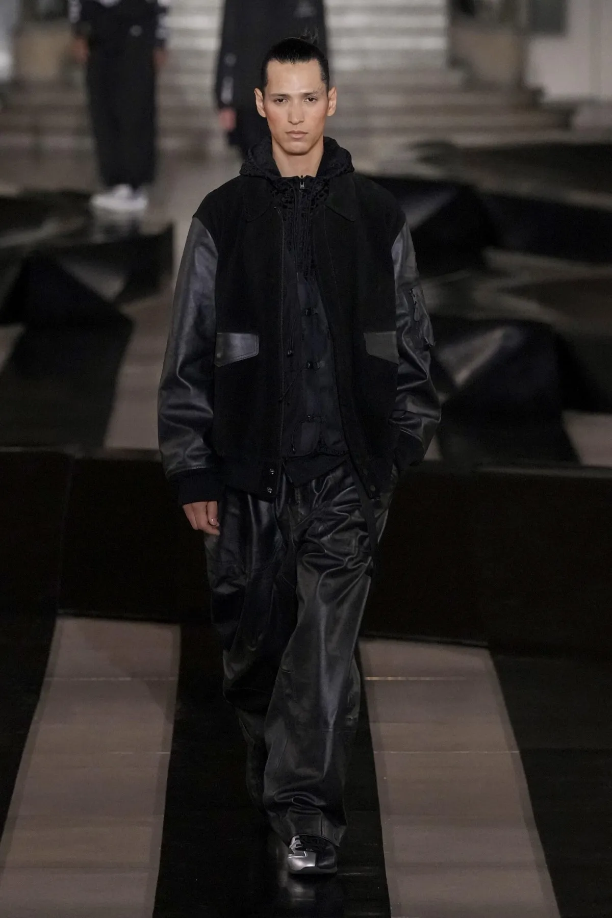 Y-3 automne 2026 : Yohji Yamamoto propulse la mode masculine à haute vitesse