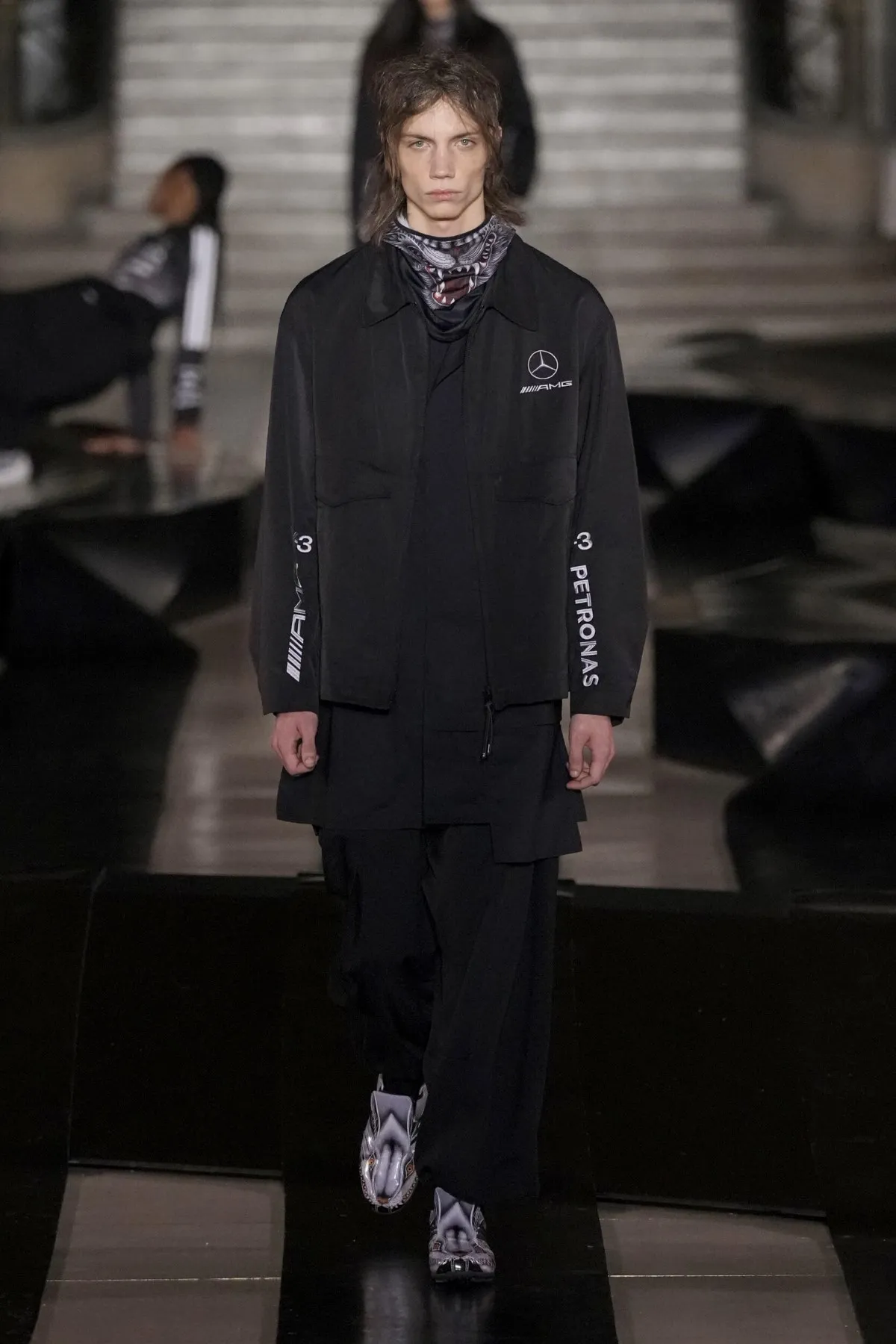 Y-3 automne 2026 : Yohji Yamamoto propulse la mode masculine à haute vitesse