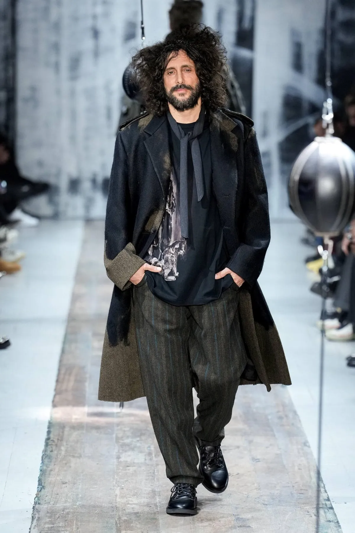 Yohji Yamamoto automne 2026 : le défilé comme une thérapie