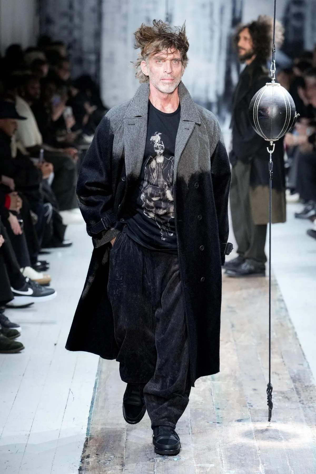 Yohji Yamamoto automne 2026 : le défilé comme une thérapie