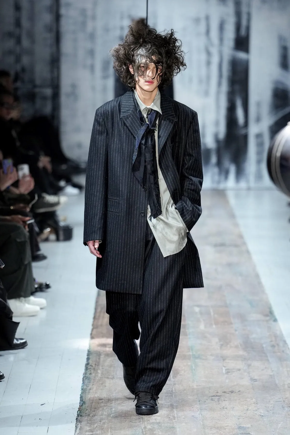 Yohji Yamamoto automne 2026 : le défilé comme une thérapie