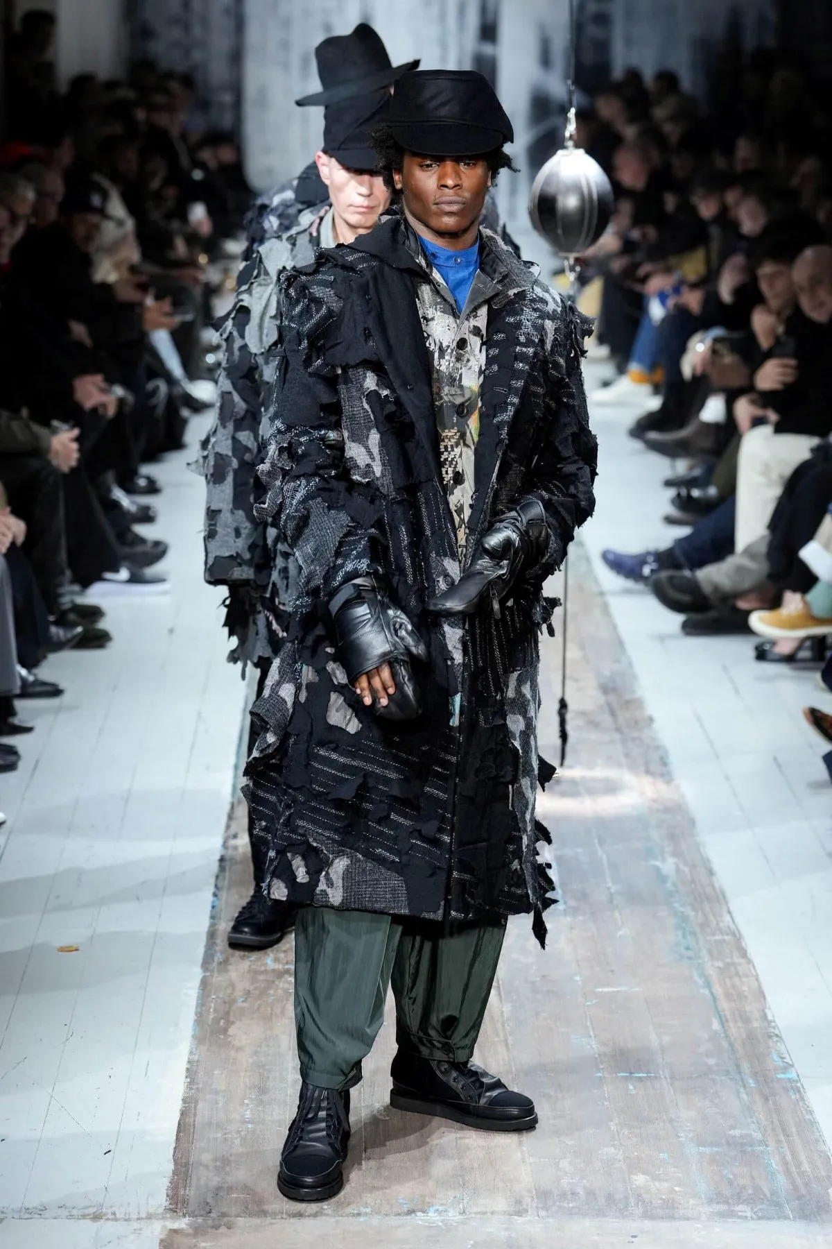 Yohji Yamamoto automne 2026 : le défilé comme une thérapie
