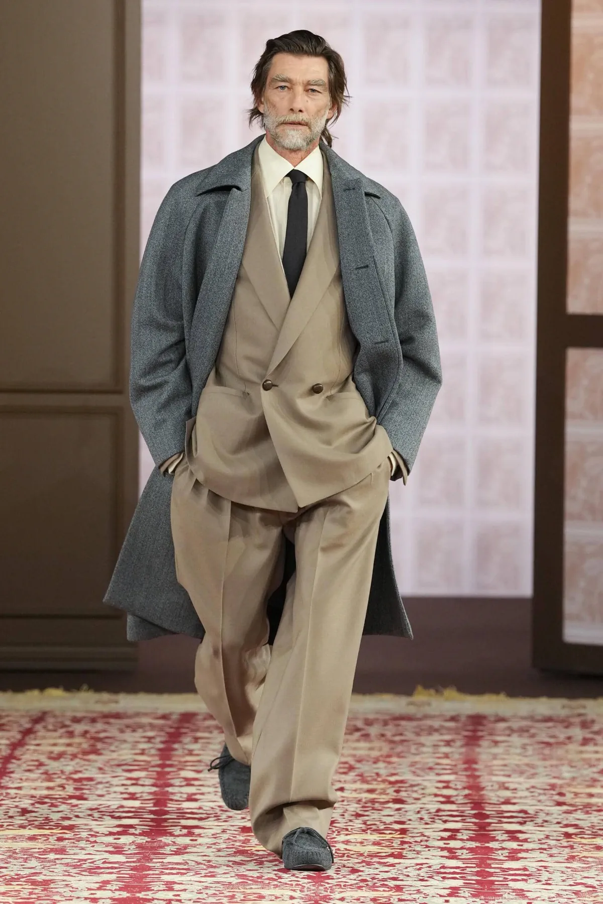 Zegna Fall Winter 2026 Milan Fashion Week 4 ZEGNA Automne 2026 : Alessandro Sartori transforme le vestiaire masculin en héritage familial
