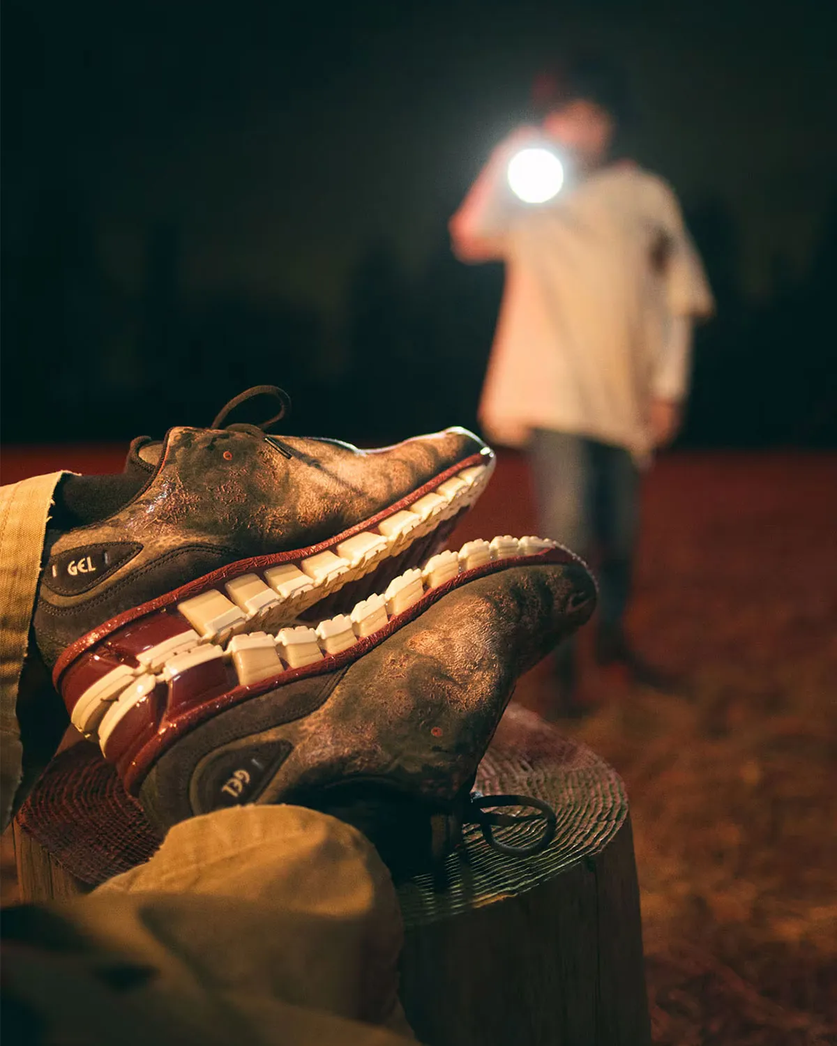 doublet libère un Tyrannosaurus Rex sur la ASICS GEL-Quantum 360