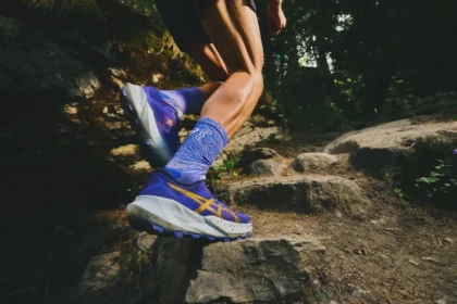 ASICS Trabuco 14, l’arme silencieuse des trails techniques