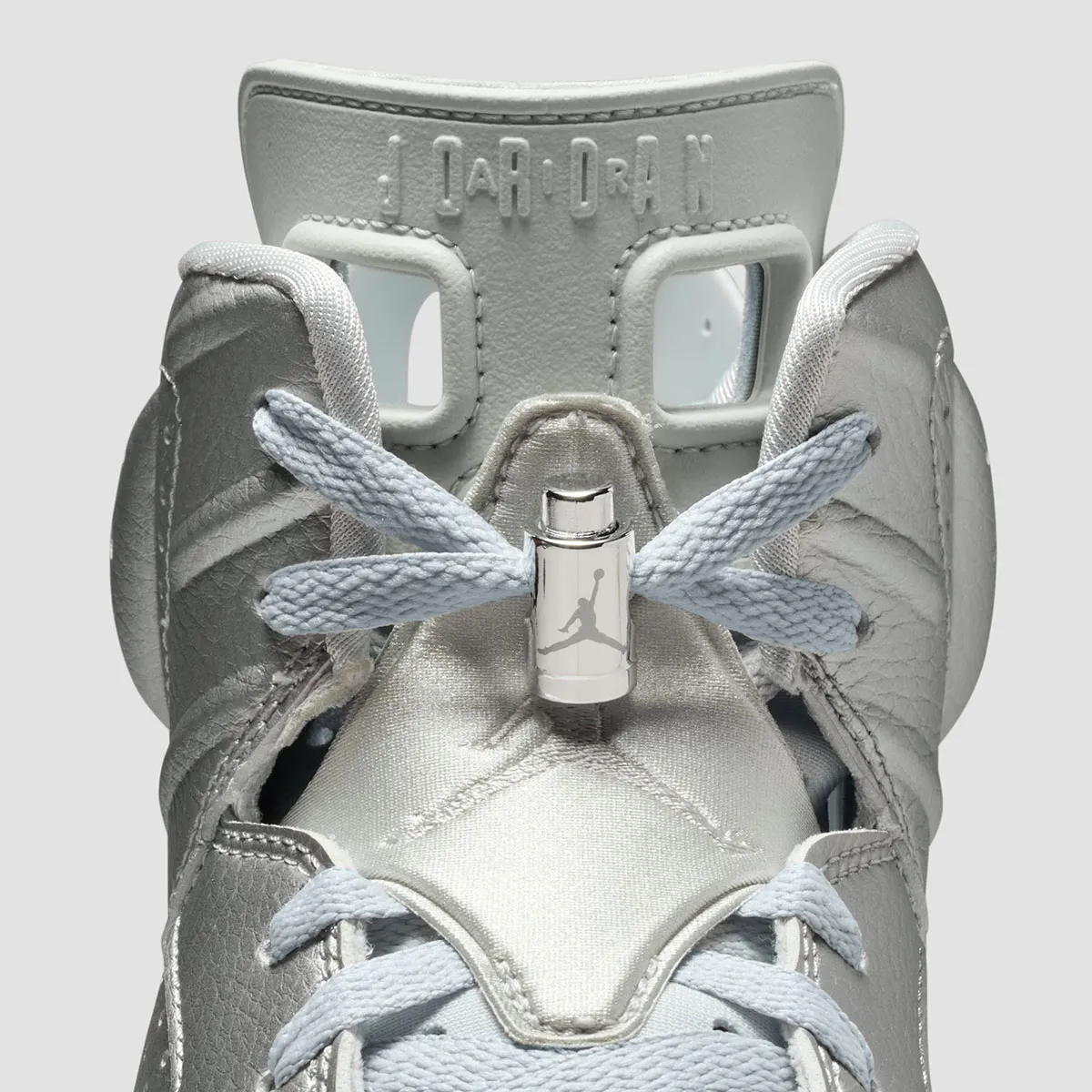 La Air Jordan 6 « PSG » arrive enfin et elle brille de mille feux