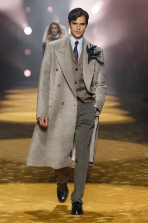 BOSS Fall Winter 2026 Milan Fashion Week 1 BOSS Automne 2026 : le retour du tailoring structuré inspiré des années 80-90