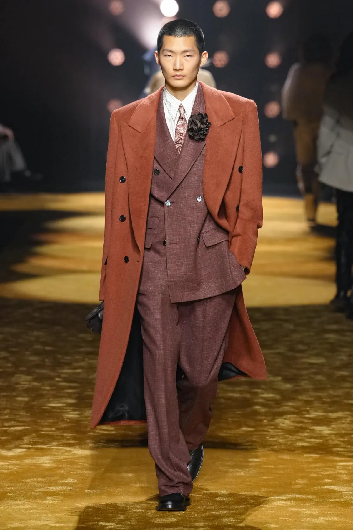 BOSS Automne 2026 : le retour du tailoring structuré inspiré des années 80-90