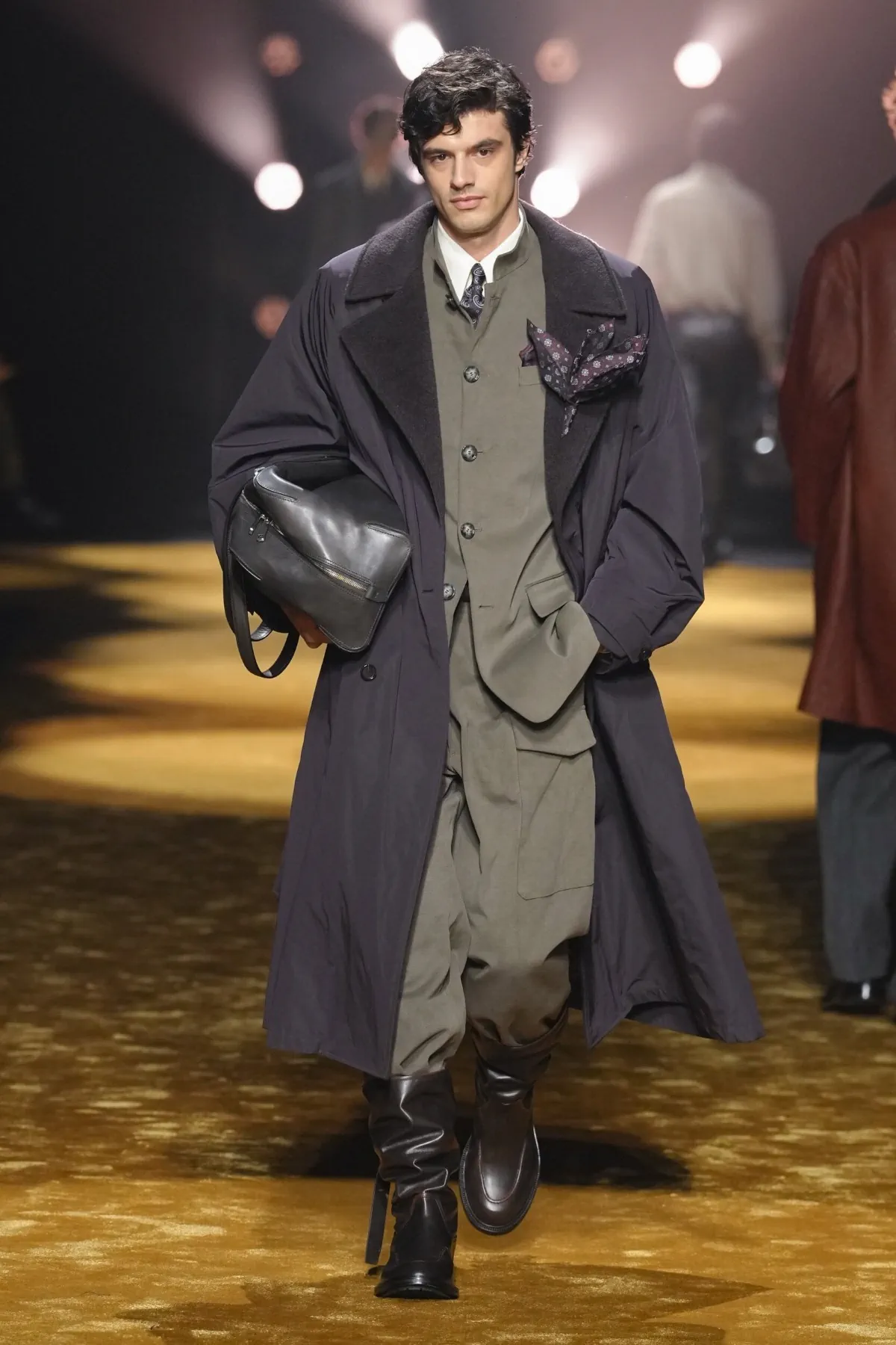 BOSS Automne 2026 : le retour du tailoring structuré inspiré des années 80-90