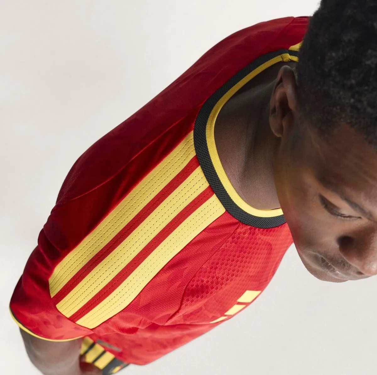 Maillot domicile de la Belgique 2026 : adidas enflamme les Diables Rouges pour la Coupe du monde