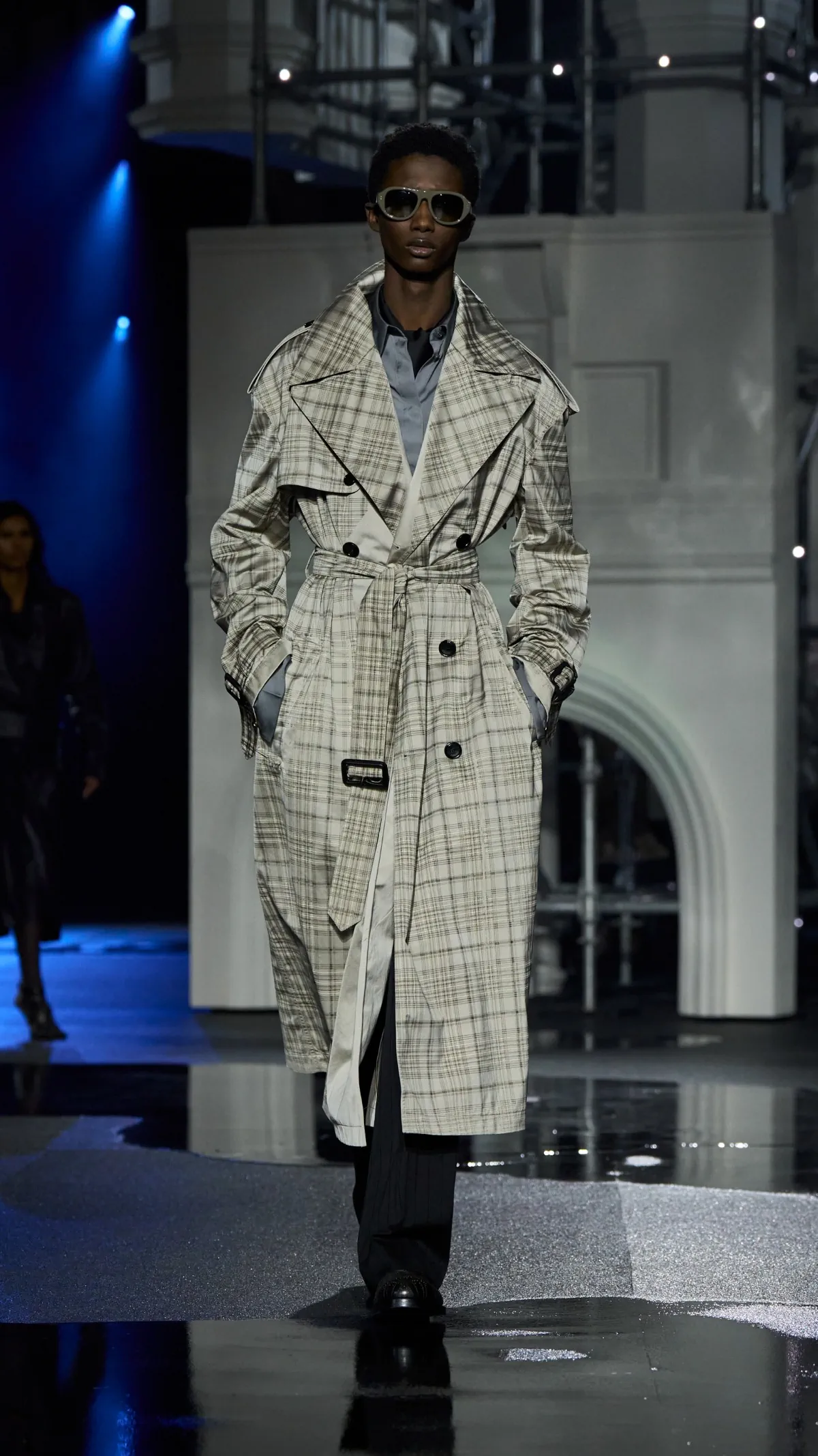 Burberry Fall Winter 2026 London Fashion Week 2 Burberry automne 2026 : Daniel Lee transforme la grisaille londonienne en manifeste de style