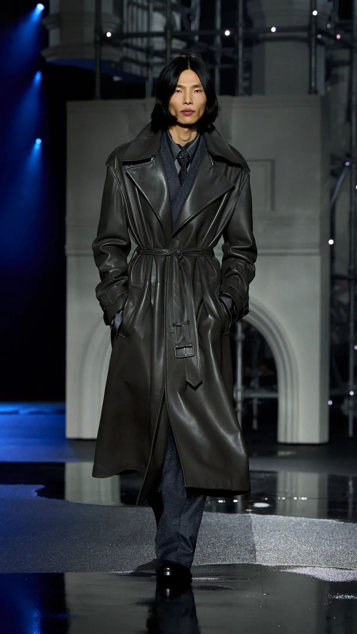 Burberry Fall Winter 2026 London Fashion Week 3 Burberry automne 2026 : Daniel Lee transforme la grisaille londonienne en manifeste de style