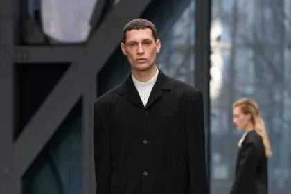 Veronica Leoni ressuscite le mythe Calvin Klein des années 70