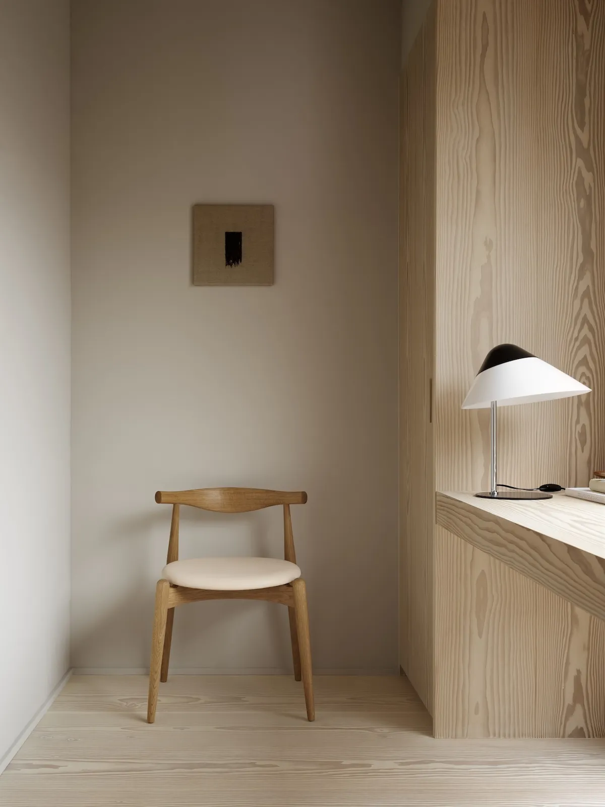 La chaise ELBOW : le chef-d’œuvre oublié de Hans J. Wegner renaît