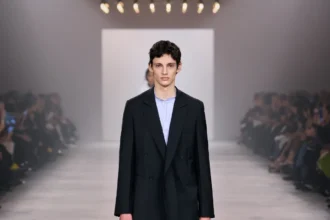 FENDI Automne 2026 : Maria Grazia Chiuri libère enfin le masculin des démonstrations de force