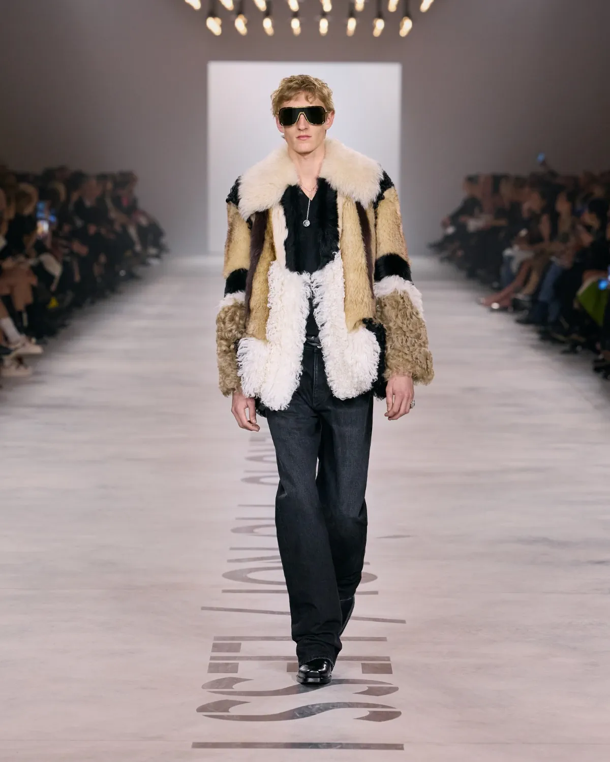 FENDI Automne 2026 : Maria Grazia Chiuri libère enfin le masculin des démonstrations de force