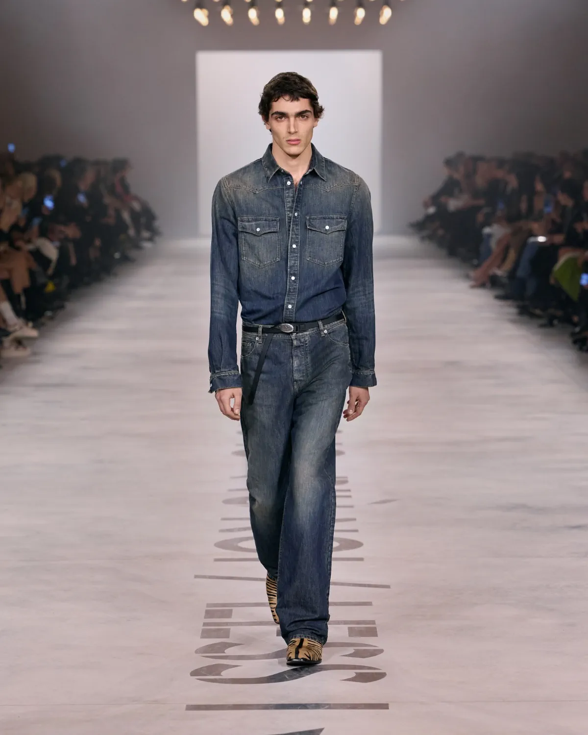 FENDI Automne 2026 : Maria Grazia Chiuri libère enfin le masculin des démonstrations de force