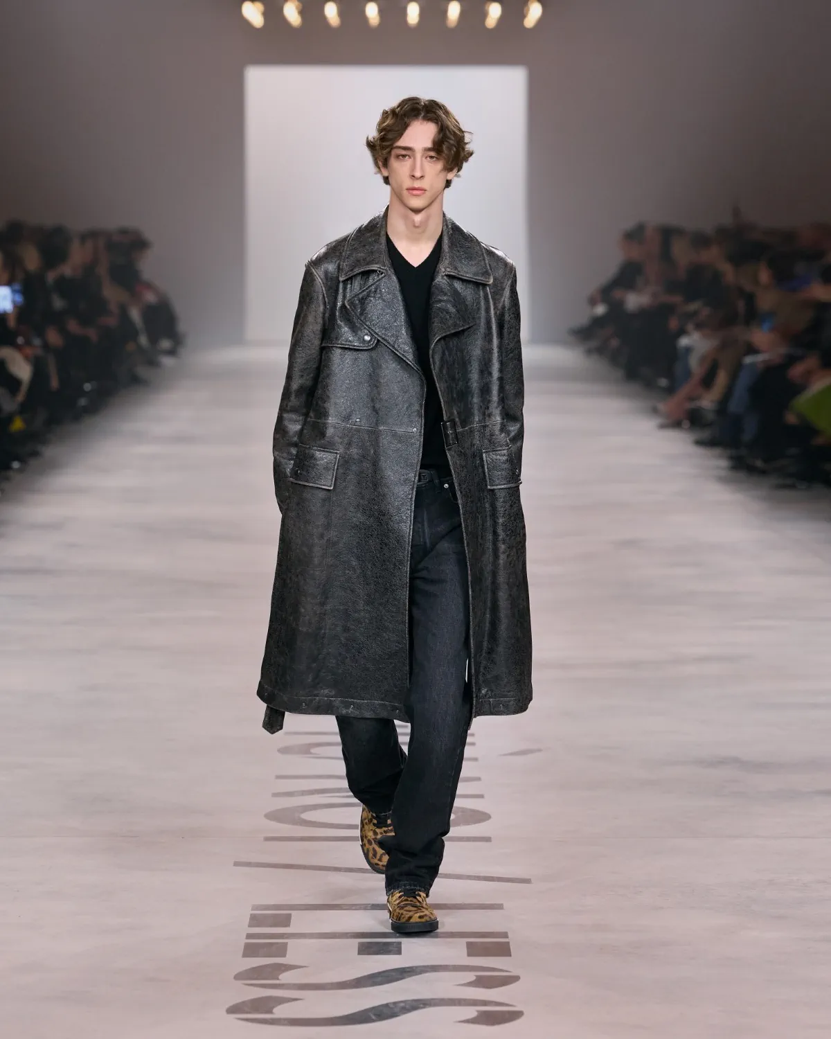 FENDI Automne 2026 : Maria Grazia Chiuri libère enfin le masculin des démonstrations de force