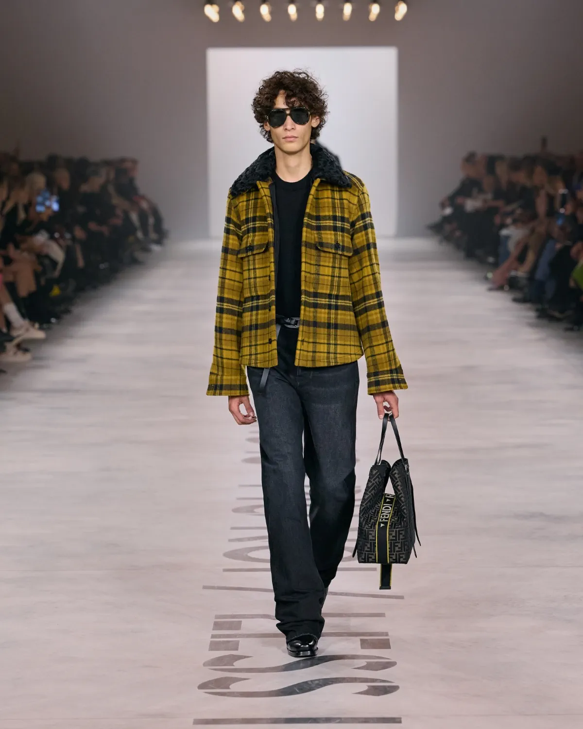 FENDI Automne 2026 : Maria Grazia Chiuri libère enfin le masculin des démonstrations de force