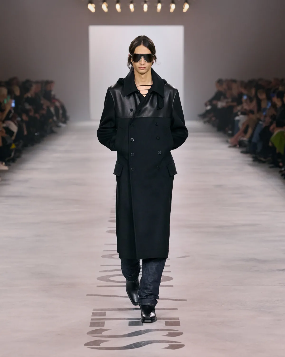 FENDI Automne 2026 : Maria Grazia Chiuri libère enfin le masculin des démonstrations de force
