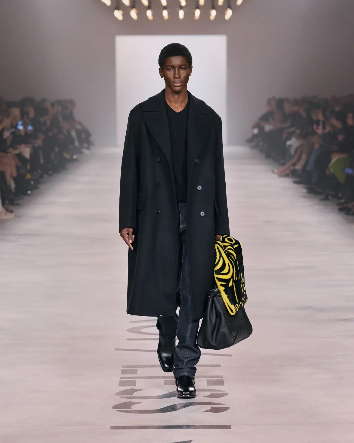 FENDI Automne 2026 : Maria Grazia Chiuri libère enfin le masculin des démonstrations de force
