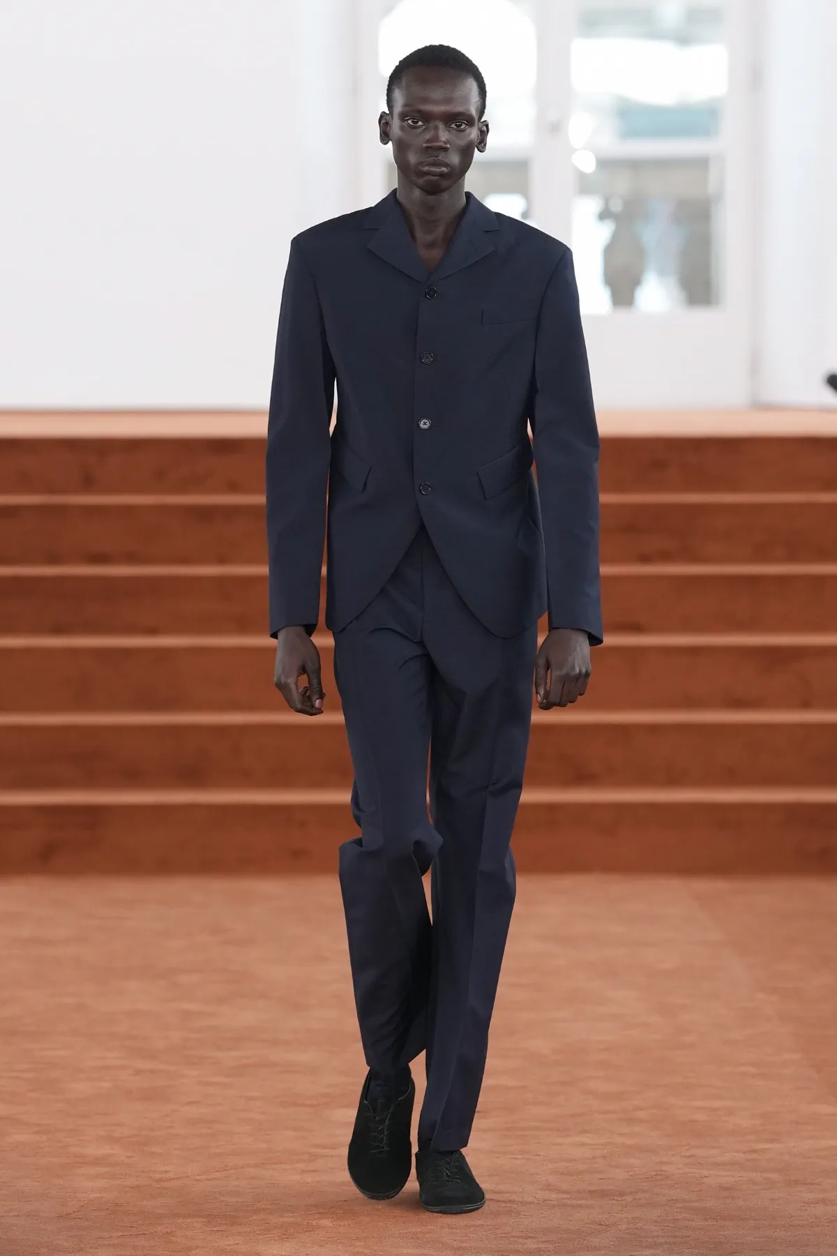 Jil Sander automne 2026 : Simone Bellotti réinvente le minimalisme par l’imperfection