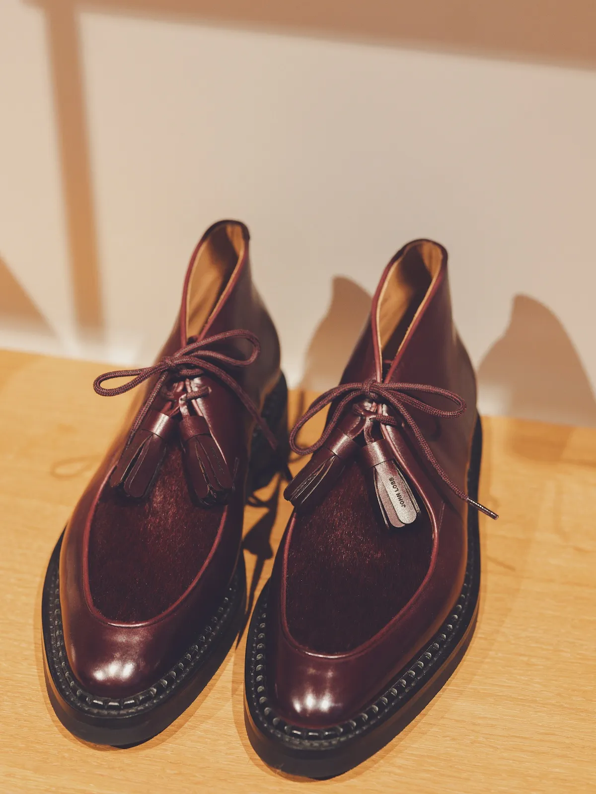 John Lobb automne 2026 : le célèbre bottier s'adresse enfin aux moins de 35 ans