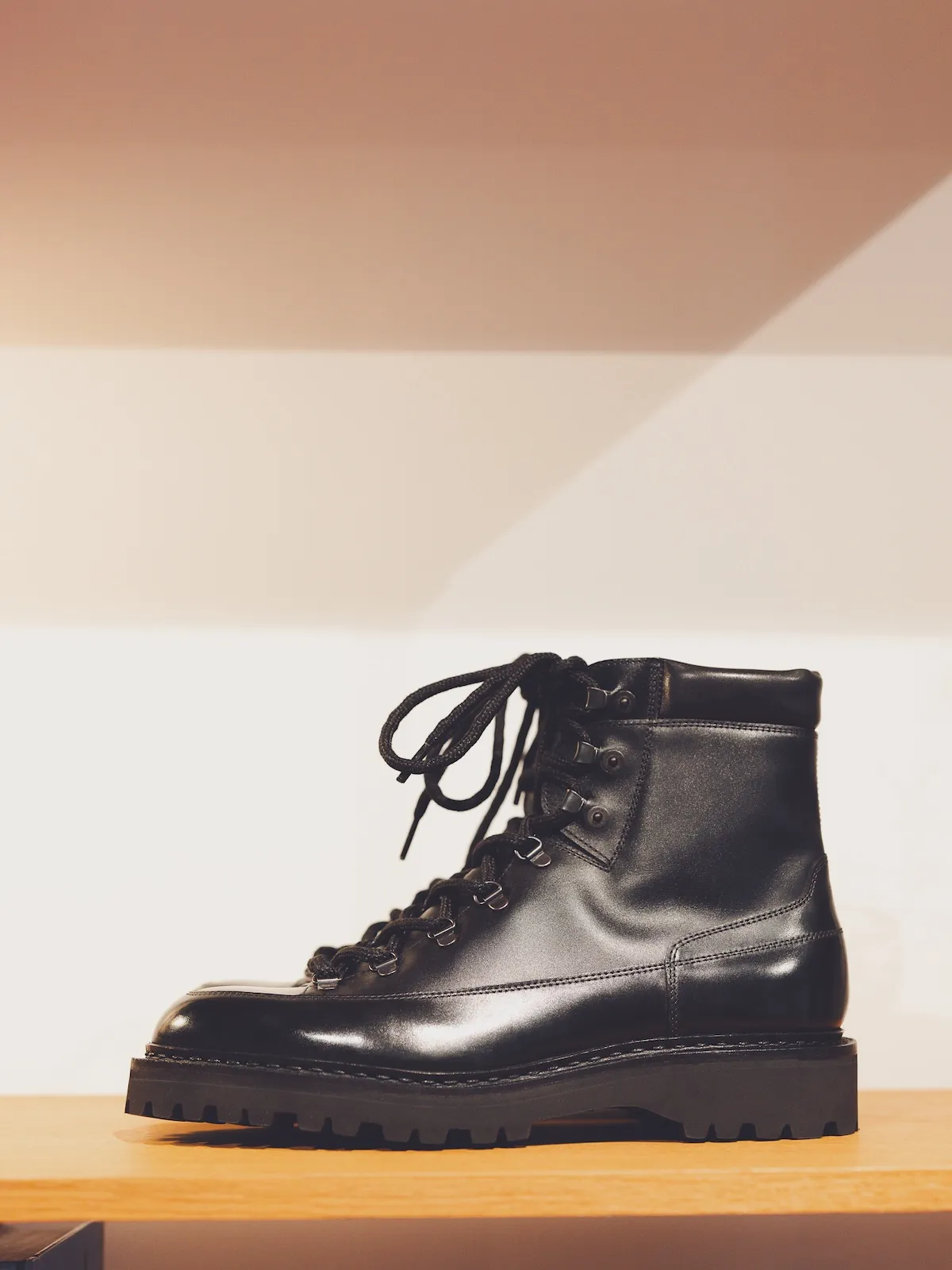 John Lobb automne 2026 : le célèbre bottier s'adresse enfin aux moins de 35 ans