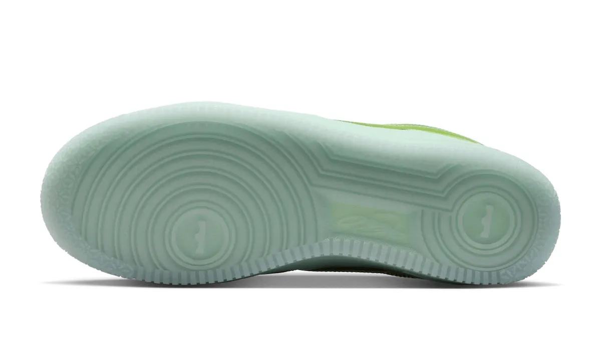 LeBron James x Nike Air Force 1 Voltage Green 3 Nike réinvente l’Air Force 1 avec LeBron James et un effet visuel inédit