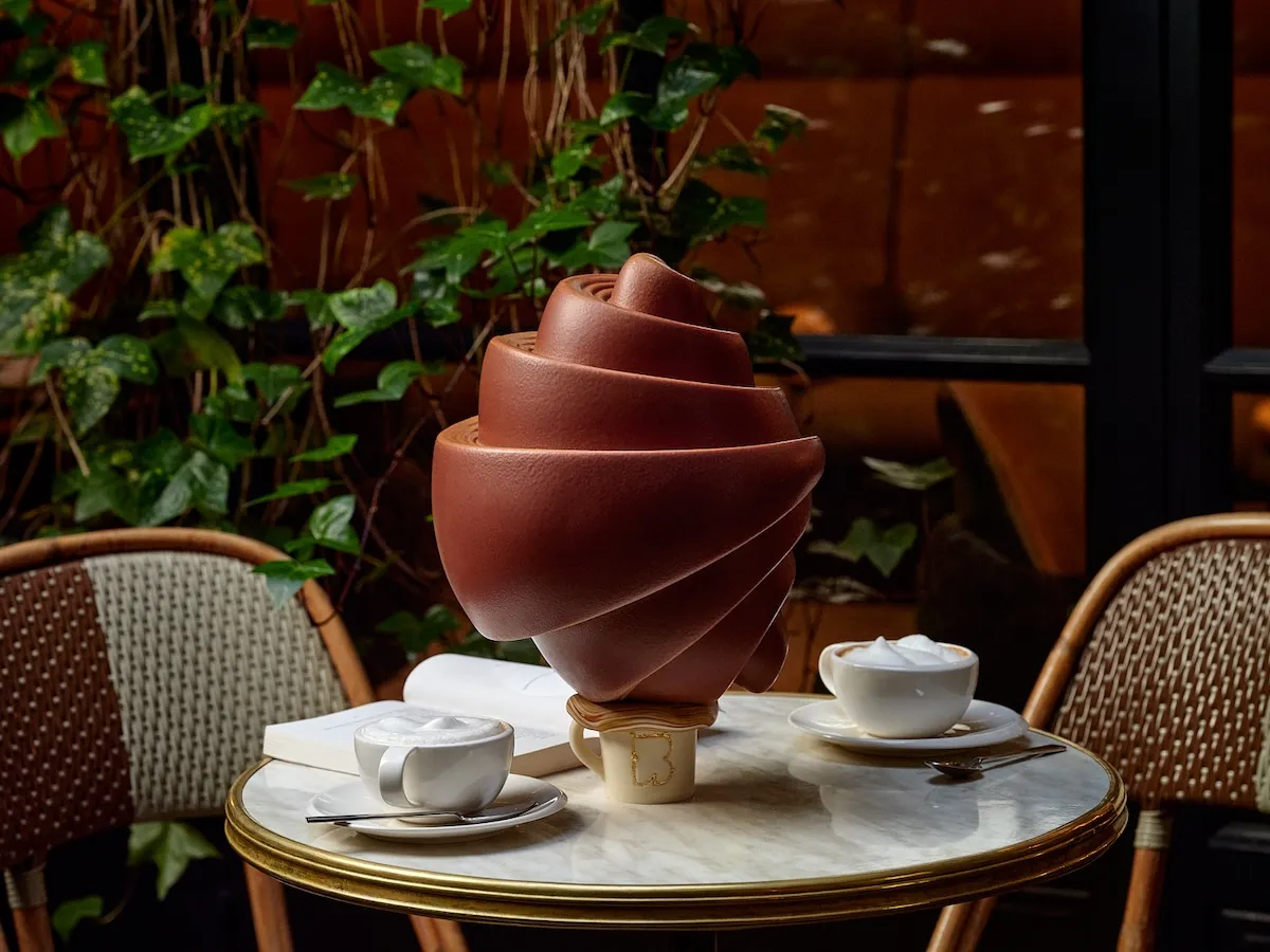 Les oeufs de Paques 2026 du Burgundy Paris 0 Œuf de Pâques 2026 à Paris : le café-croissant en chocolat du Burgundy Paris