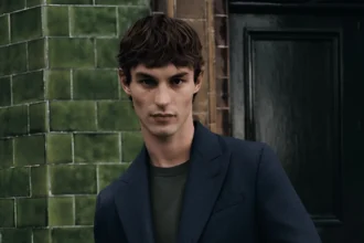 Mango Man accélère sa montée en gamme avec le tailleur londonien Richard James