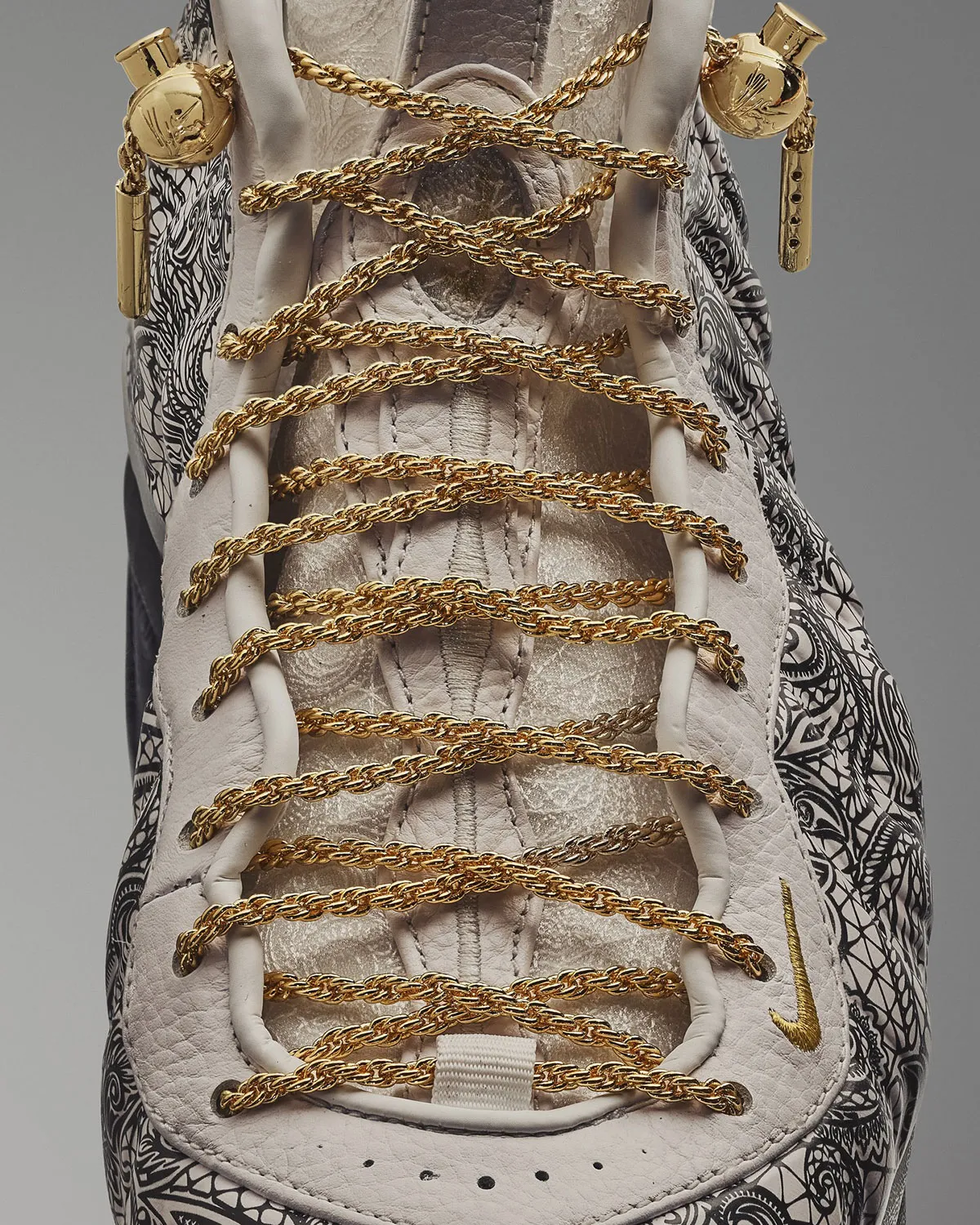 Nike Air Foamposite One Trophies 3 Nike Air Foamposite One « Trophies » : l’hommage doré à Los Angeles et seulement 1 000 paires