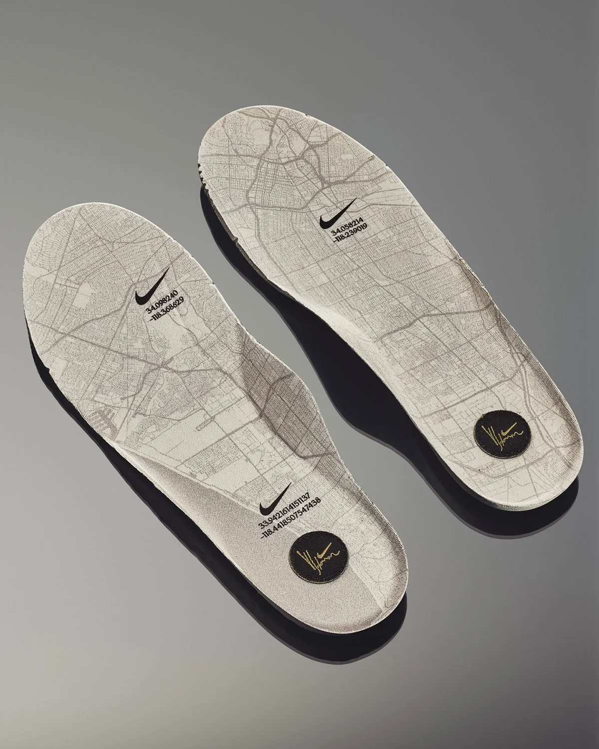 Nike Air Foamposite One Trophies 4 Nike Air Foamposite One « Trophies » : l’hommage doré à Los Angeles et seulement 1 000 paires