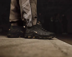 Foot Locker dévoile la Nike Air Max TN Manchester, symbole d’une ville
