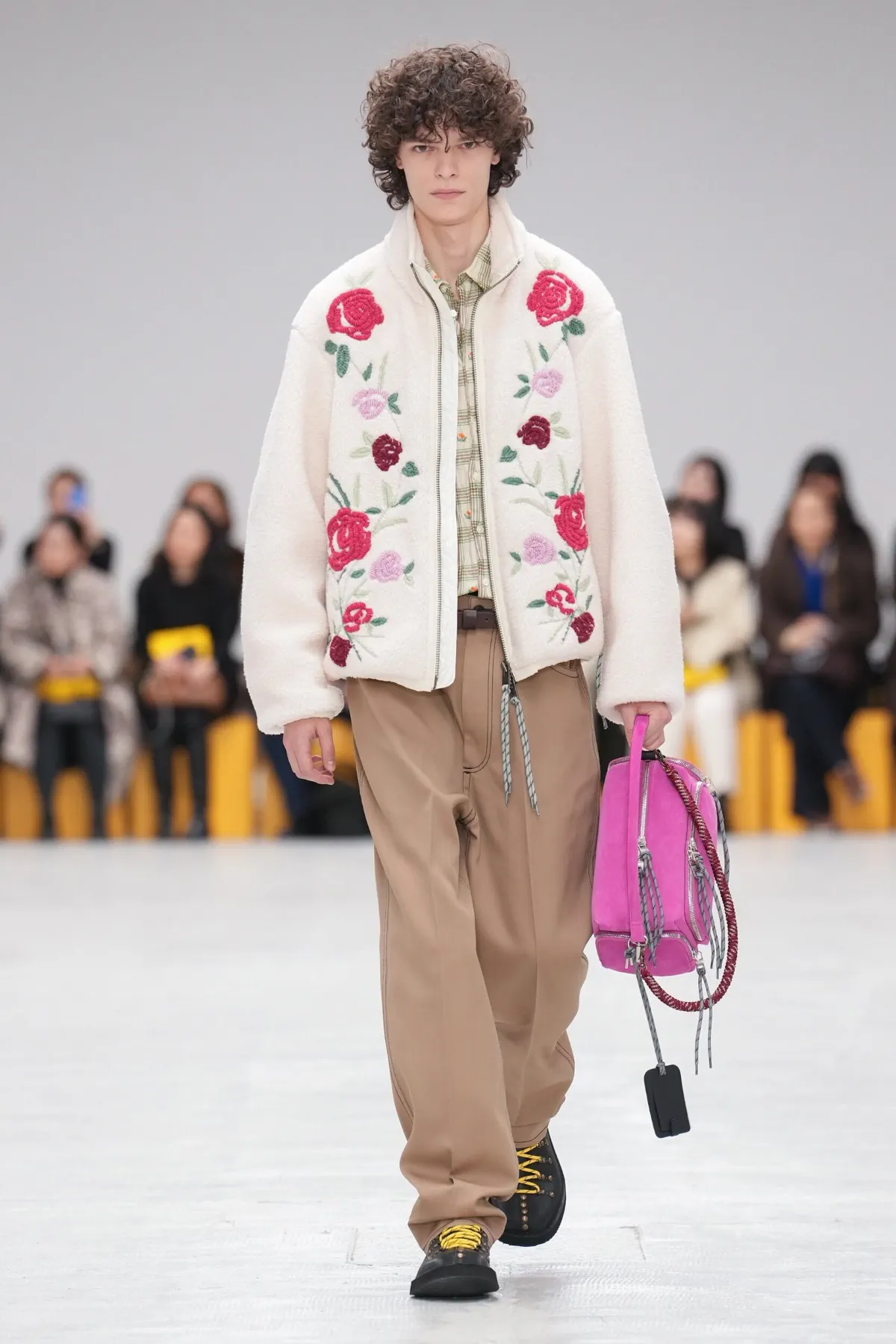 Onitsuka Tiger Fall Winter 2026 Milan Fashion Week 1 Onitsuka Tiger signe une collection automne 2026 puissante entre Shibuya et Mexico 66