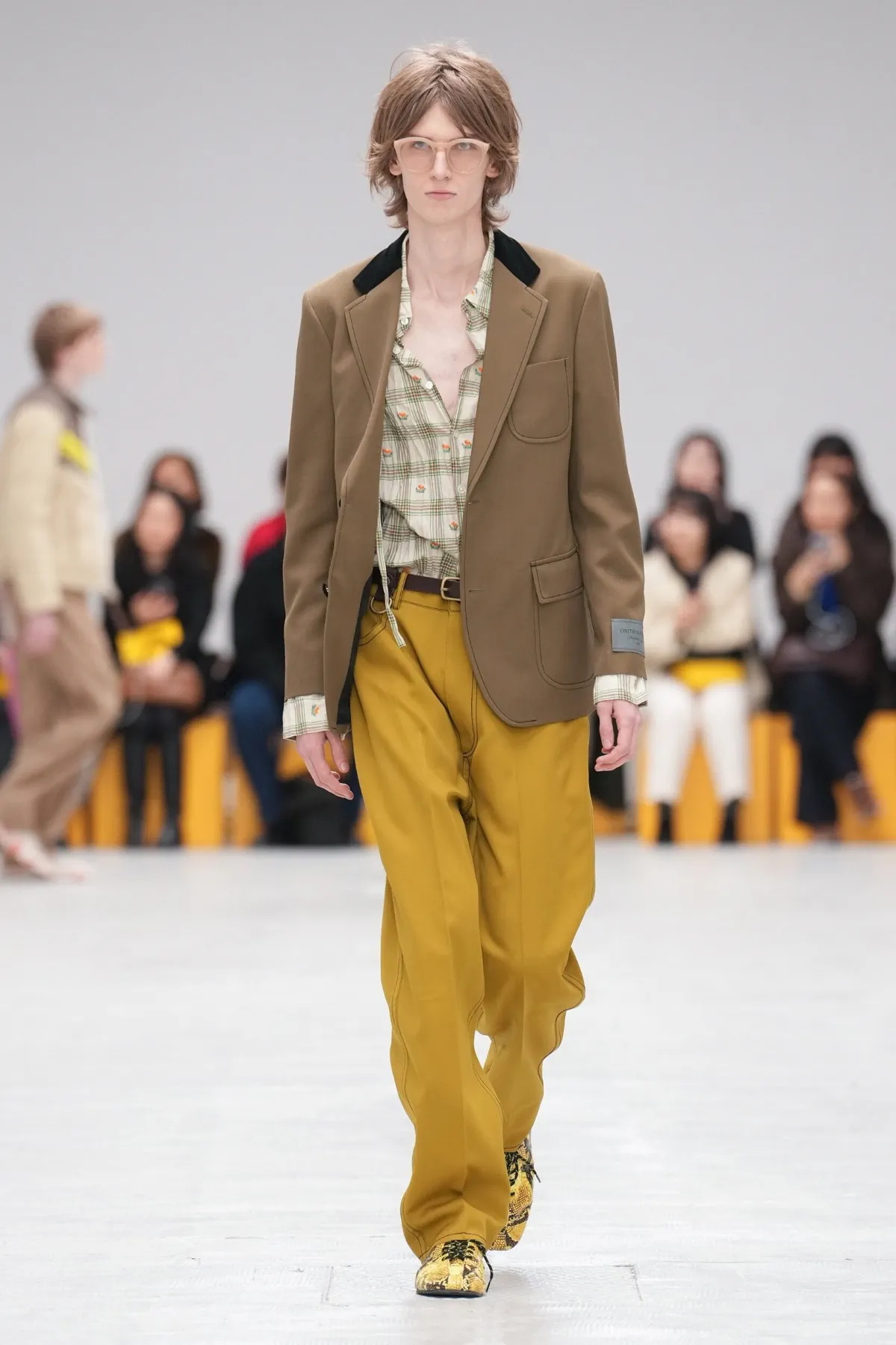 Onitsuka Tiger Fall Winter 2026 Milan Fashion Week 4 Onitsuka Tiger signe une collection automne 2026 puissante entre Shibuya et Mexico 66