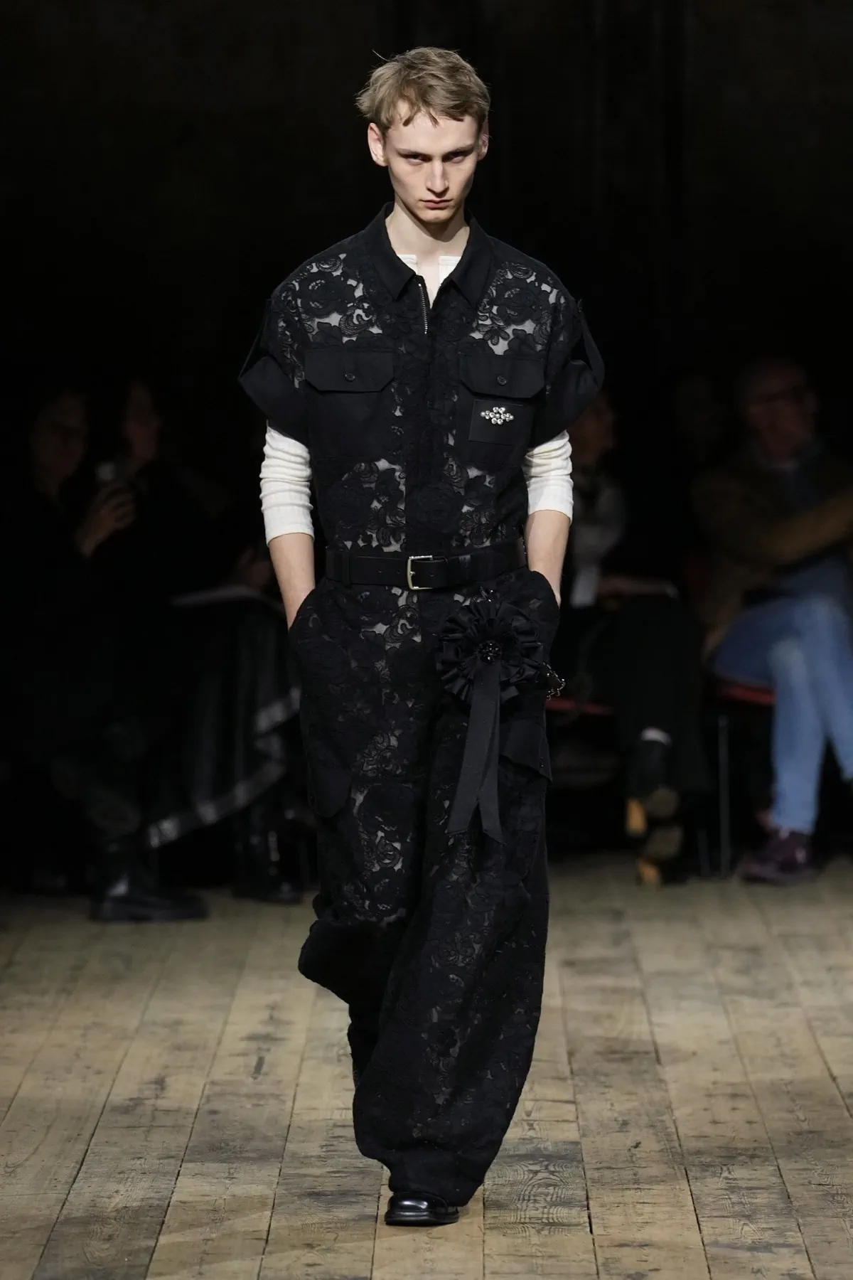 Simone Rocha Fall Winter 2026 London Fashion Week 10 À l'automne 2026, Simone Rocha fait basculer sa mode masculine dans une autre ère