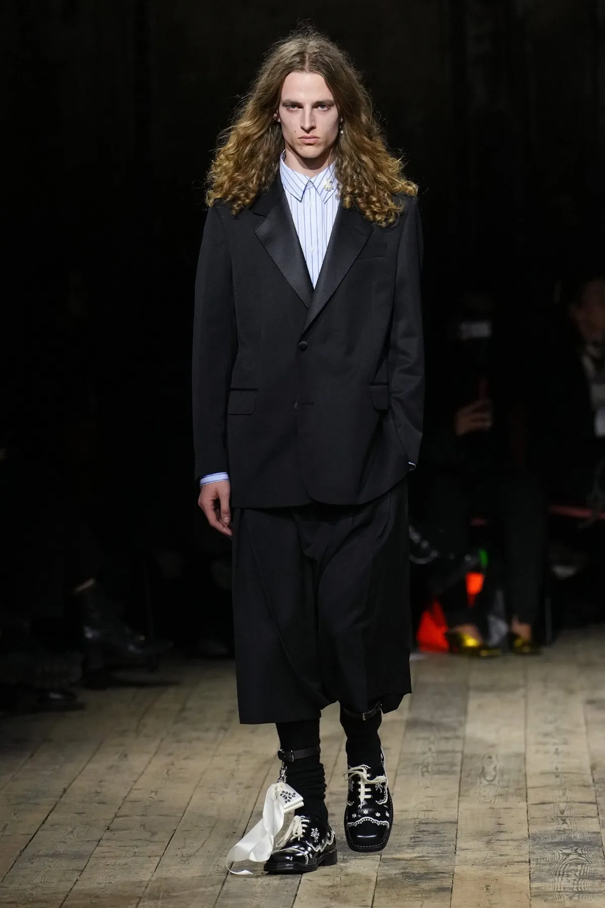 Simone Rocha Fall Winter 2026 London Fashion Week 12 À l'automne 2026, Simone Rocha fait basculer sa mode masculine dans une autre ère